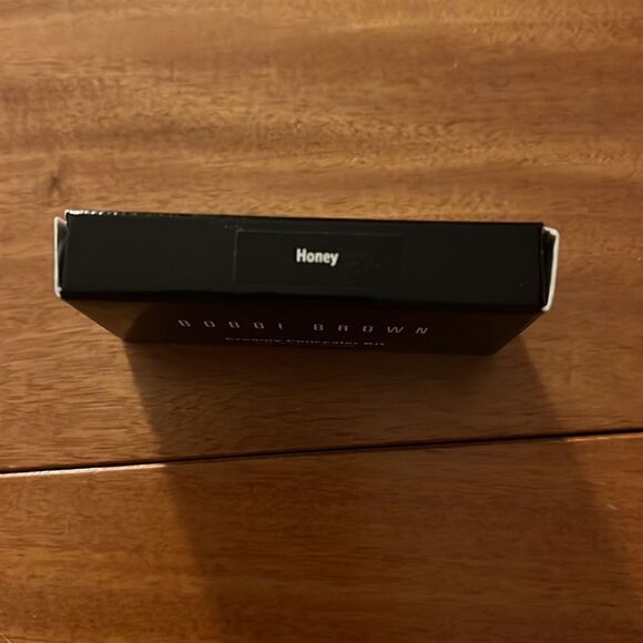 NIB Bobbi Brown Creamy Concealer Kit in Honey - Picture 6 of 8